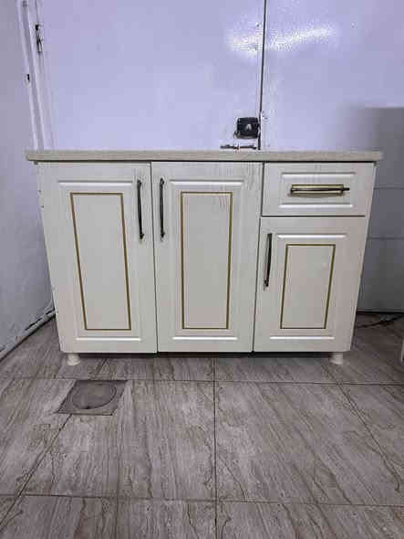 کەونتەر لۆک
٢مەترو نیو  مخسەل ١مەترو ٣٠  دارگای بالۆن پرێس ناو ئەلەمنیوم مەوادی ئەسلی شوێن هەولێر ***********
نرخ ٥٠٠هەزار تب ١٠$ تێجوە
