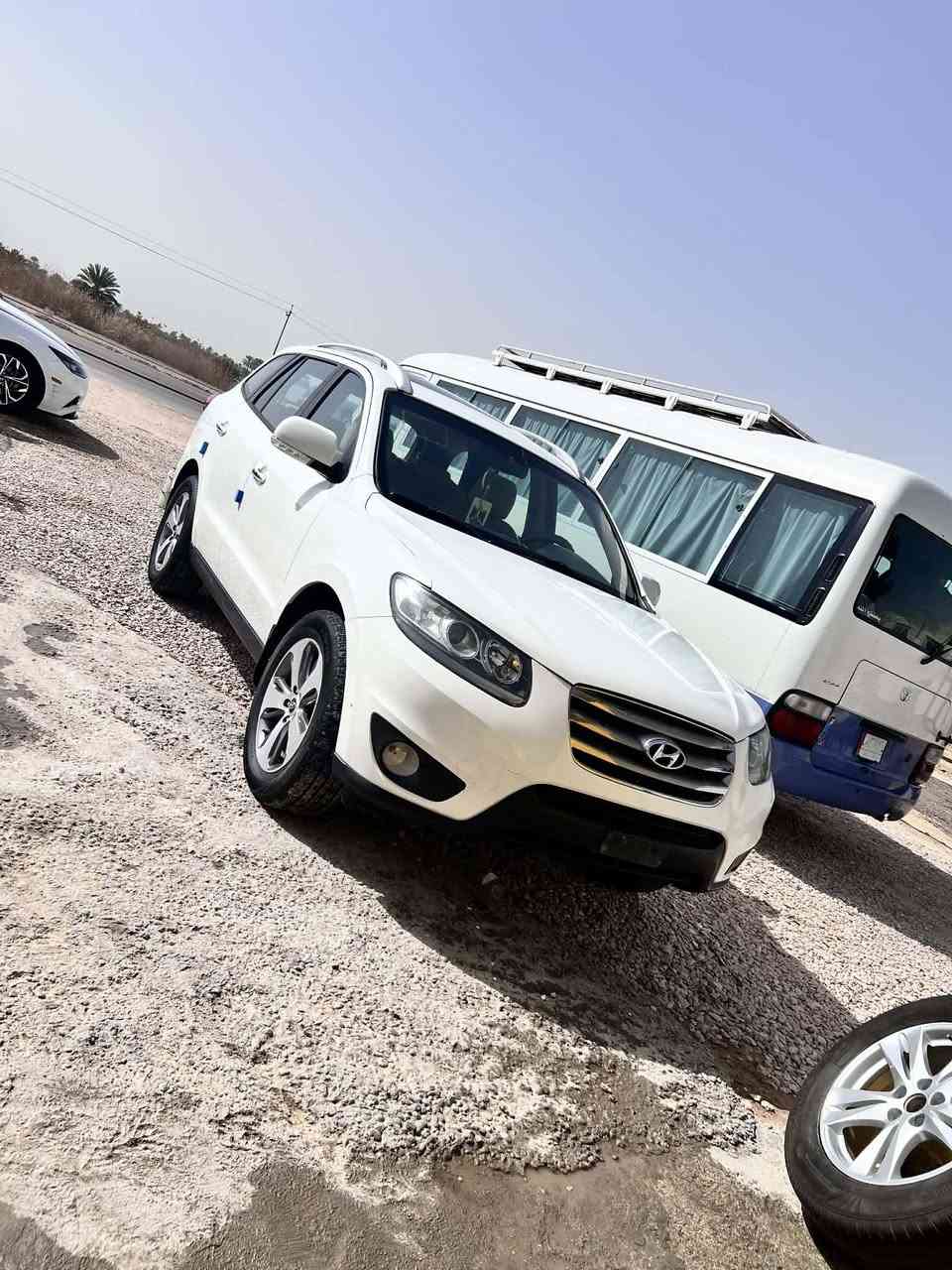 السلام عليكم
للبيع هونداي سنتافي 2011 خليجي 
كفاله عامه من صبغ تبديل 
فول مواصفات للخير 
1بصمه
2فتحه 
3تحكم استيرن 
4شاشاه
5كامره
6 سبعه راكب 
7اتلاث قطع تبريد 
8كامره خلفيه عدد2 
9ثلاجه بل جكمجه 
10تبريد بيانو 
11داخل 3الوان واضفه. صاج 
 وبعد بيه هواي مواصفات 
ماشه3الاف 
محرك 2400دوش 
كير تبريد حداديه كفاله 
رقم كربلاء لل2027 
بسم الشرعي وكاله وتحويل 
السعر 149وبيه مجال 
العنوان بابل الكفل قرب سيطره ام العباسيات 
للستفسار***********  واتساب
