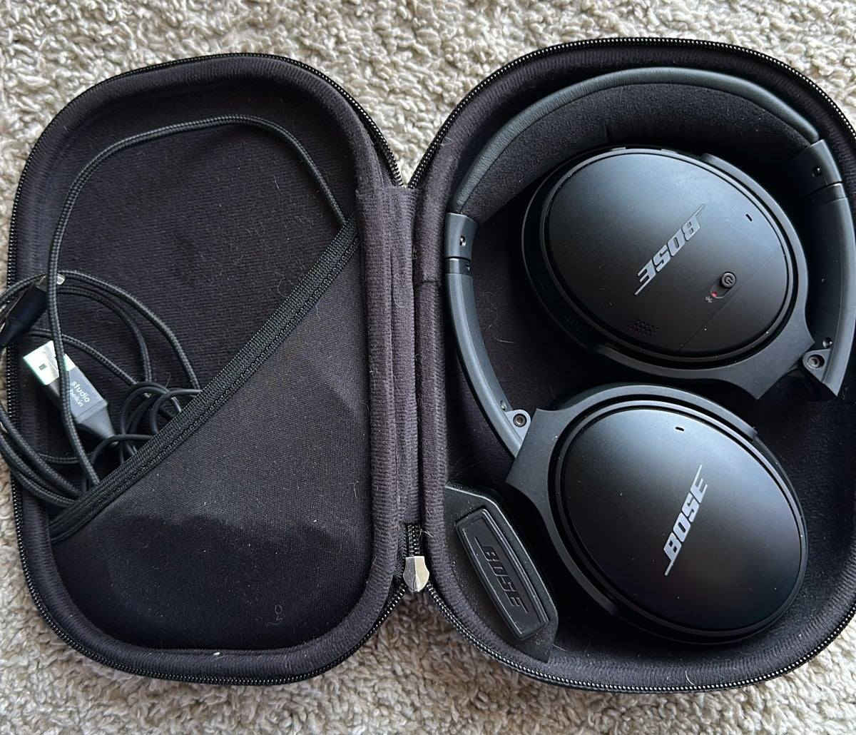 سماعه Bose QuietComfort 35 II كامل ملحقاتها
سماعه سوني WH-1000XM6 بدون اي ملحقات 
امزون


**إذا كنت صاحب هذا الإعلان وتريد حذفه لأي سبب، رجاءا أرسل رسالة إلى الدعم الفني**