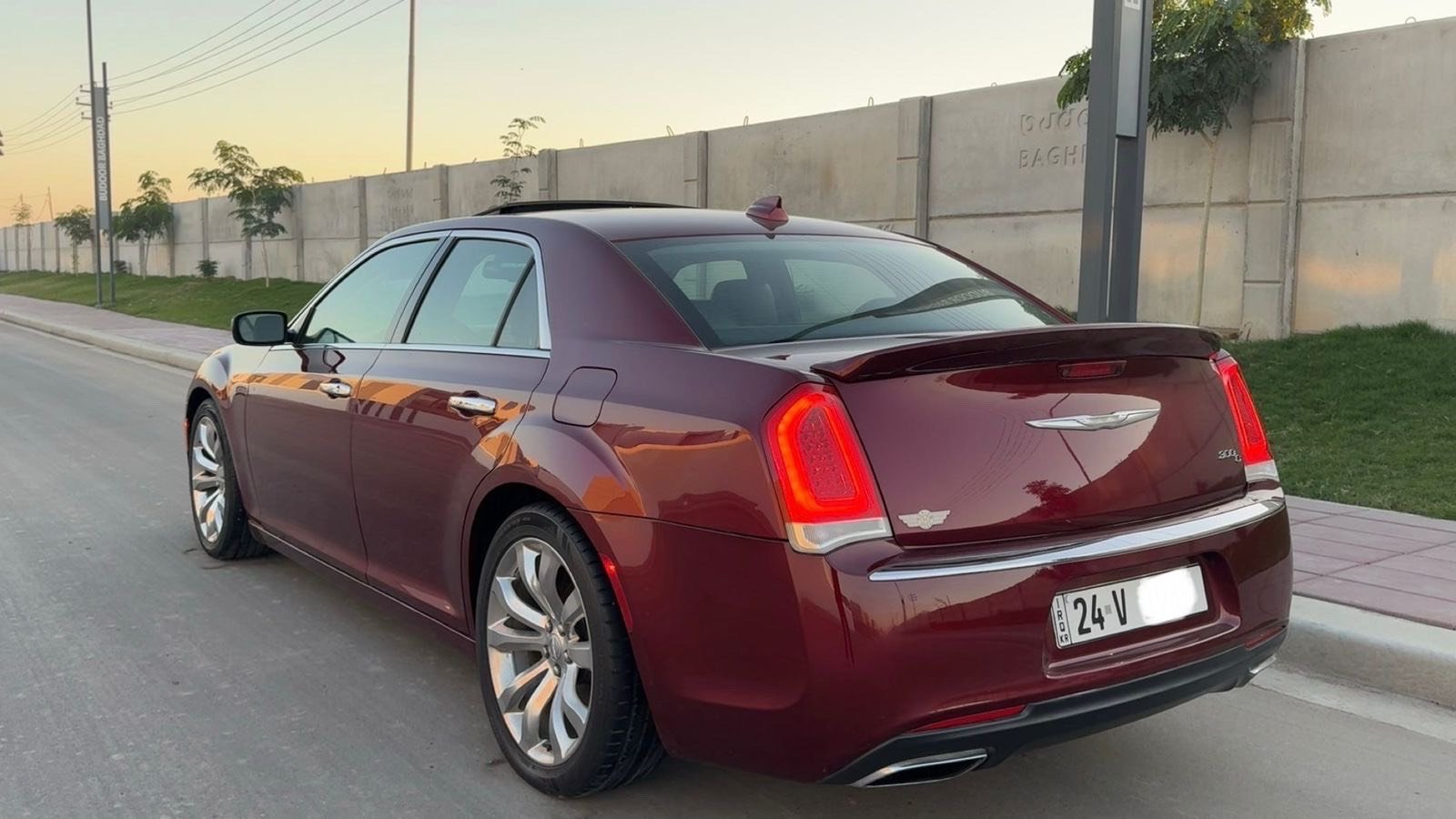 السلام عليكم..
كرايسلر اوباما 2017 كلين تايتل بدون صبغ بدون بارد ماعدا الدعاميه الاماميه اني صبغتها وصورها قبل الصبغ موجوده وبيه رصعه بالهلال جاملغ الخلفي 
مواصفات C
بانوراما
كشنات جلد كهرباء 2
كشنات تدفئه تبريد
شاشه ابل كار بلي
برده خلفيه
ستيرن صاج كهرباء 
ميموري خزن
دوسات نيكل
مري قلاب 
فول مواصفات عدا الرادار
السياره جديده بدون اي نقص ماشيه 115 الف ميل باامريكا ماشيه جانت 70 الف ميل رقم دهوك بااسمي رايدها ب 247 $ وبيها مجال مكانها بغداد اليرموك للأستفسار ***********