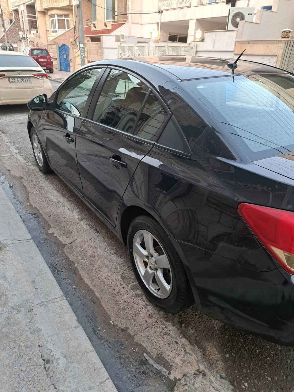 السلام عليكم سيارة شوفرليت كروز 2012 للبيع محرك 1800 رقم اربيل جديد اللون اسود بيها فقط الجاملغات الامامية صبغ اثر شخوط تخم تاير جديد سيارة كاملة سيارة بأسمي تحويل ثاني يوم مكان السيارة اربيل السعر 73 ورقة وبيها مجال للشراي للإستفسار الاتصال على الرقم ***********
