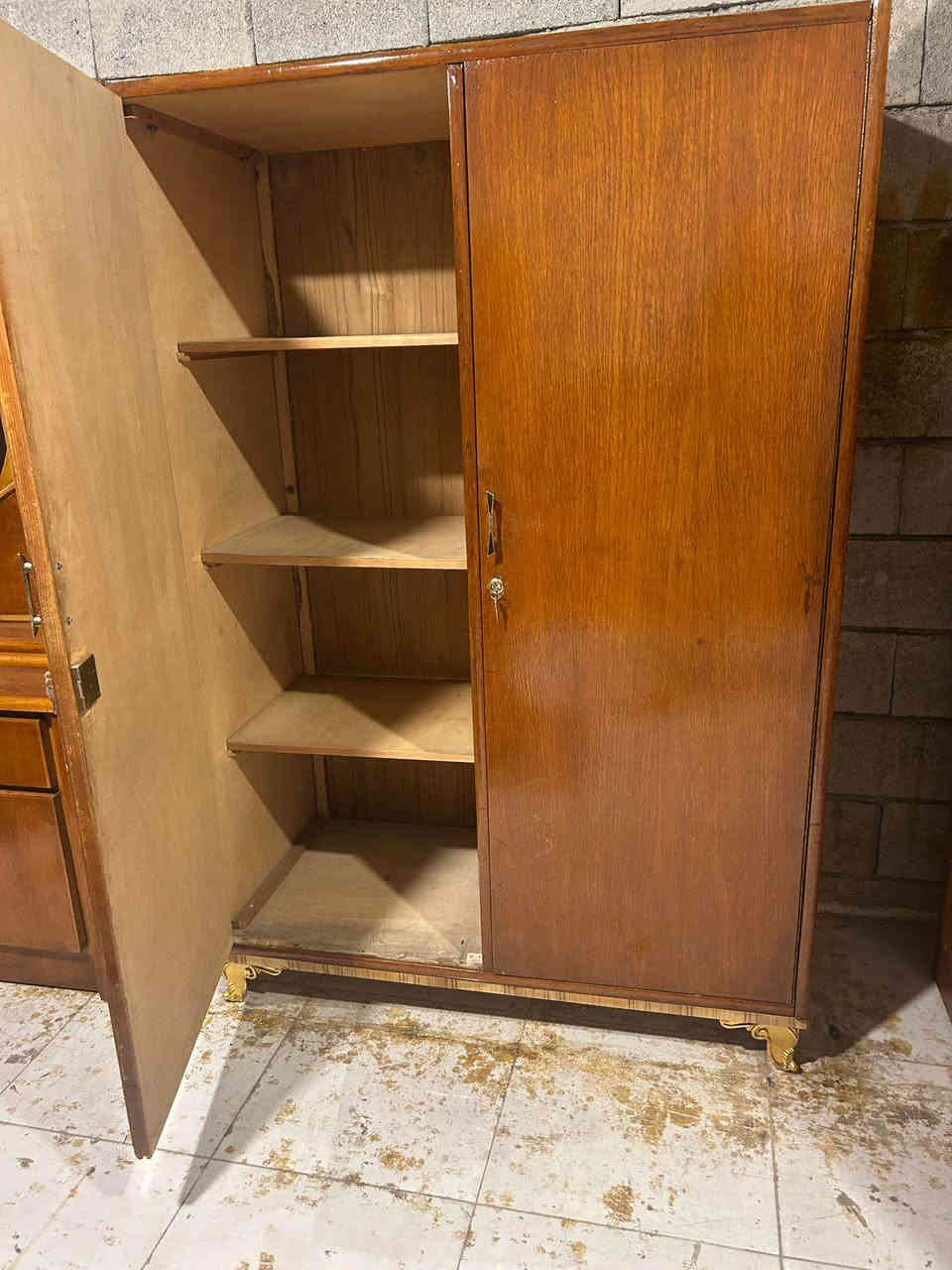 كنتور للبيع (السعر 150)⚜️⭕️⭕️
2 باب 🚪صاج شغل توصي ثقيل الظهر صاج 
للاستفسار الاتصال على الارقام 
اسيا 📞(***********)
كورك📞  (***********)
عنواننا 
الحدباء معرض ابو حسون قرب مرطبات البحرين موصل, نينوى
