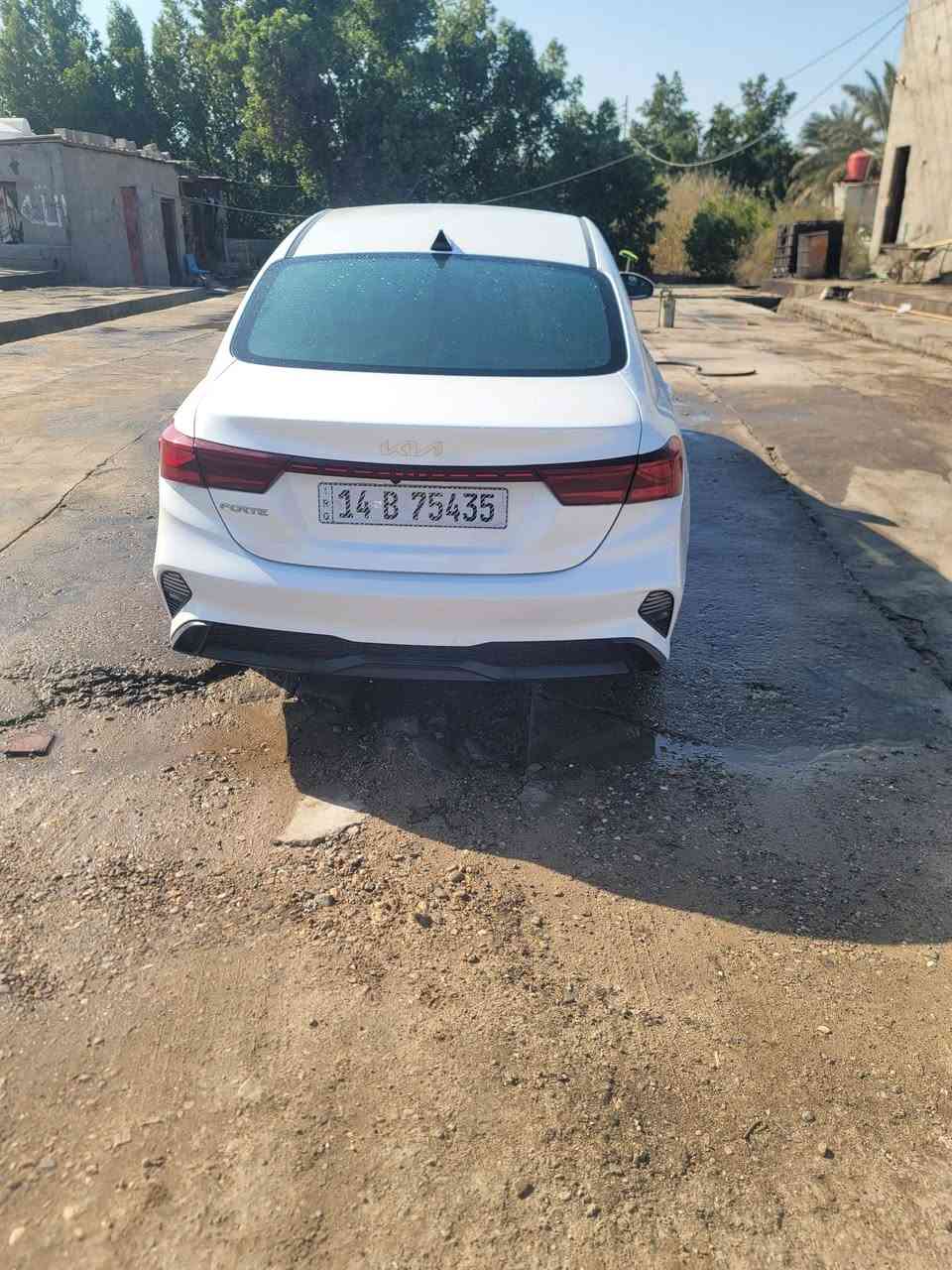 السلام عليكم/فورتي ابيض ٢٣ معوقين بصره سياره جديده مراوس فقط ب كي فايف حادث جاملق ع بارد وربع بنيد صبغ@*********** مراوس فقط
