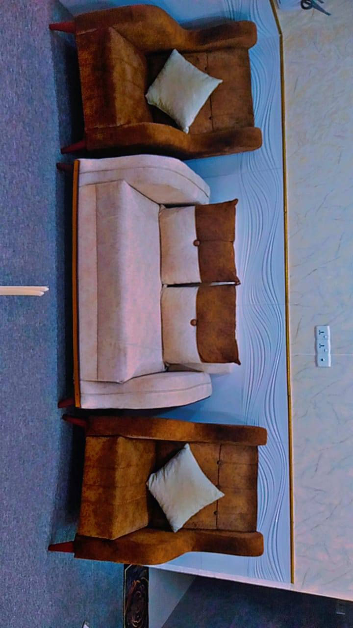 السلام عليكم قنفات لبيع سعر 370بيهن مجال قليل موقعه البصره رقم جوال ***********
