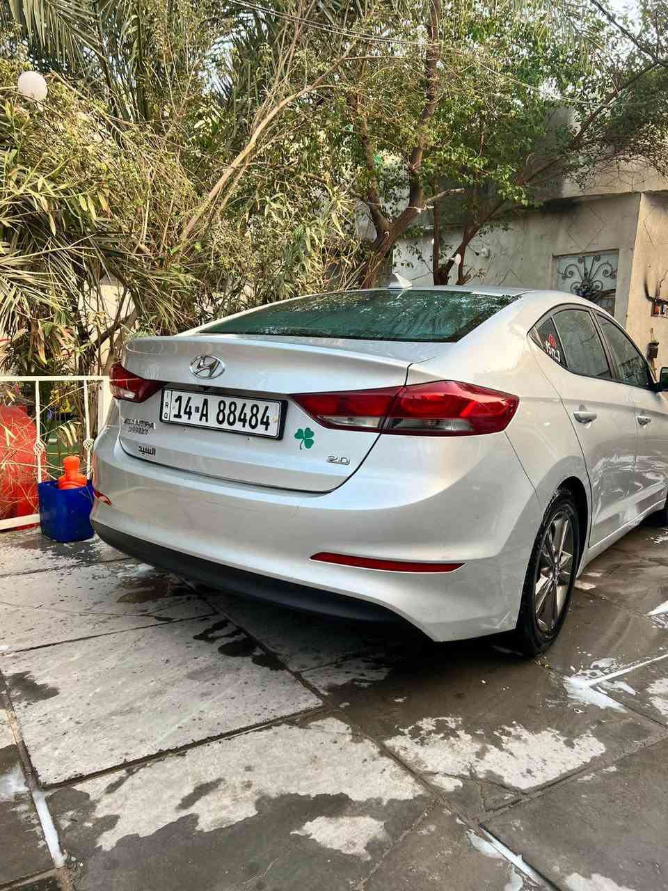 السلام عليكم 
النترا 2017 وارد امريكي ضربتها دعاميه و خشم البنيد  فول مواصفات كلشش تحكم و فتحه و راعيها يريد تحويل  سعرها 120 وبيها مجال قليل 

*********** Singapore
