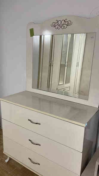 کانتۆری 6دارگە بۆ فڕۆشتن لە هەولیر 3پارچە
بەڵام تکایە مووشتەری نی نامە مەنیرە 
***********ژ.م
