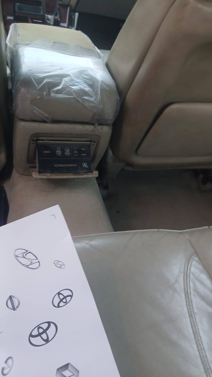 السلام وعليكم شباب ملكة ادوات مكصوصه جنطه شغل عدل كله اباجات السياره جديده وكامله 3 دكم فول موصفات ستيرن كهربائي تحكم ستيرن تبريد قطعتين برده خلفيه كهربائيه كشنات كهرباء خلفي امامي ابلاد كشنات جلد السياره جديده وماناقصهاشي  محرك ديفور  الجبير عنوان البصره وسعرها 34 وبيه شويه مجال للطيبين وهذا رقمي خابر وتدلل ***********
