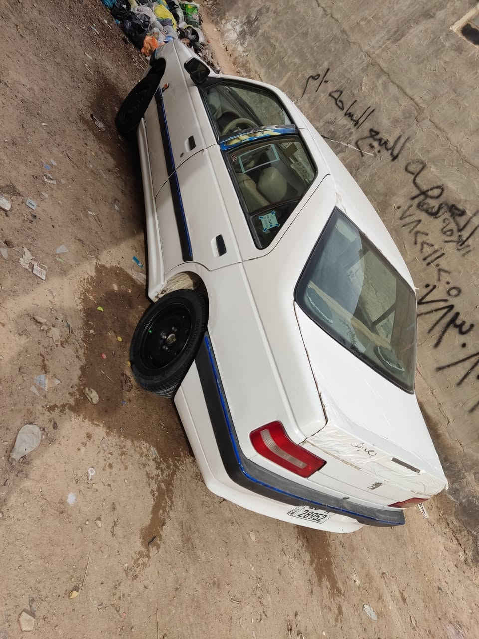 السلام عليكم بيجو 405 موديل 14 سياره مكفوله من الضربه والتبديل والصبغ مكينه كير حداديه وتبريد جدد  ***********
