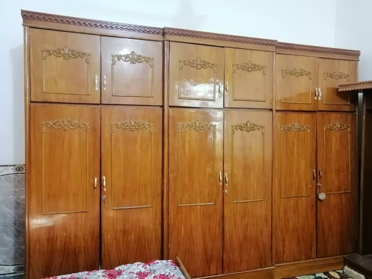 قرفت اخشاب للبيع السعر 700 وبيه مجال رقم الهاتف *********** المكان الصوفيه خلف مجمع السلام
