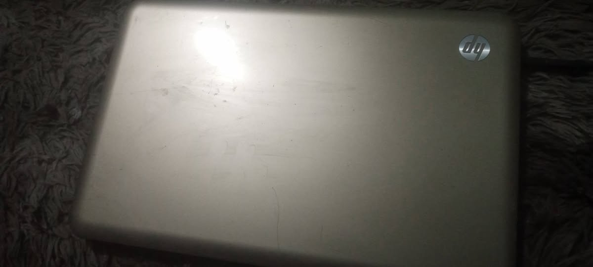 لابتوب نوع hp قديم عندي حك دراسه ومكتبي وتصفح بطاريته ضعيفه نظيف كلشي مابي شغال منصب وندوز 7 رايده ب70 
للتواصل واتساب ***********
