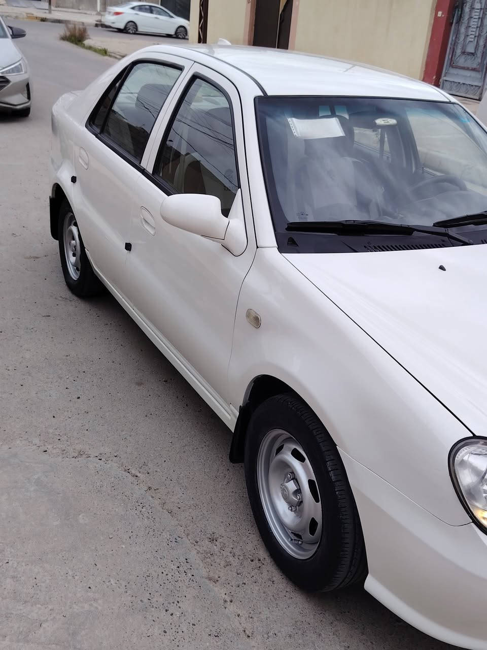 رقم بغداد دولي بأسمي تحويل وكاله بشرط سيارة تبريد تدفئه كير ومحرك كلا بشرط برغي ما مفتوح بيها سياره نضيفه مال بيت ماشيه 107 حقيقي فقط بيها ثلاث مكانات بارد على كد اصبعين والباقي كلا بشرط كابون بانزين ورقي  السعر ٦٣ وبيها مجال لاستفسار ***********
