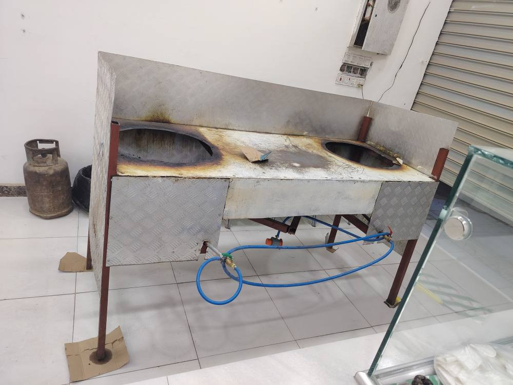 للبيع الشراي يتصل ***********
قلاية فلافل 
قلاية برگر 
مثرامة حجم 22 
ثلاجة حجم كبير كونكورد
ميز جام خانة  مترتين ب متر L عمارة, ميسان
