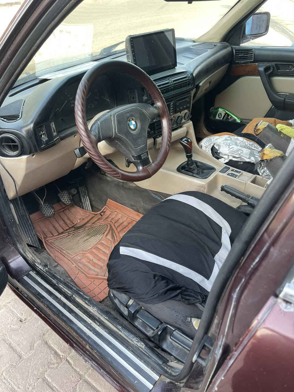 سلام عليكم بيم 520 مديل 93 كير عادي محرم مسكر كير ومكينه أصدر امامي خلفي كله جديد سياره رقم بغداد بسمي سعر 40 لستفسار ***********
