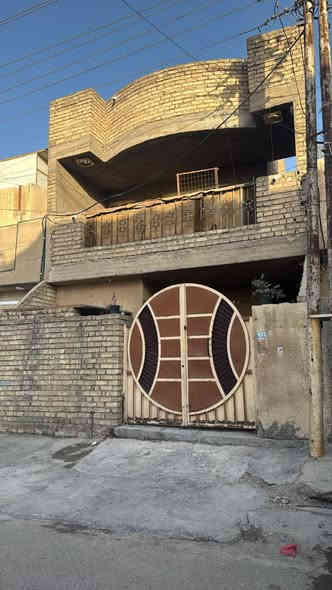 بيت للبيع في  بغداد / الكرخ / منطقة الري 🌟
المساحة 90 متر – واجهة 6.5 متر

🔹 تفاصيل البيت:
 • مدخلين (باب على المطبخ + باب على الاستقبال)
 • استقبال مع حولي متصل بالبيت
 • غرفتين نوم بالطابق العلوي
 • مطبخ واسع + مخزن صغير
 • حمامين
 • تصميم عملي ومناسب للعائلة

✅ البيع مباشر، بدون أقساط وبدون مبادرة
💰 بسعر مناسب

للاستفسار والتواصل حصراً على الرقم:
📞 *********** (صاحب الدار)

ملاحظة غير متواجد على ماسنجر فقط على الرقم وعلى الواتساب
