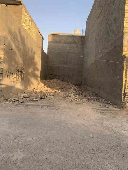 السلام عليكم قطعه ارض للبيع مساحه (١٠٠) متر الواجهه ٦ ونص والنزال ١٥ونص مجاور البانزين خانه مال جبهه منطقه الامين  تبعد ١٠٠ عن شارع القناة زراعي سند ٢٥ إقرار محكمه كافه الخدمات تبليط ارصفه مجاري مي كهرباء سعر ٤٨ بيها مجال ***********
