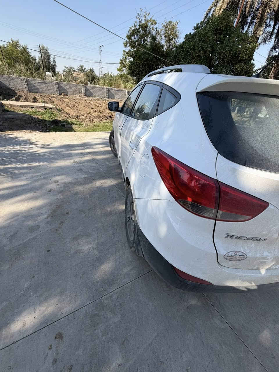 ⸻

🚗 Hyundai Tucson 2015 خليجي للبيع

🔹 الموديل: 2015
🔹 الموقع: بغداد / المدائن
🔹 الحالة: جيدة جداً

📌 التفاصيل:
• صبغ: جاملغ خلفي + جزء بسيط من الباب
• تحويل مباشر
• المكينة: كفالة ✔️
• الكير: كفالة ✔️
• الشاصي: كفالة ✔️
• الدواخل: كفالة ✔️

💰 السعر: 14,200 دولار
📉 قابل للتفاوض (بيه مجال)

📞 للاستفسار: ***********
