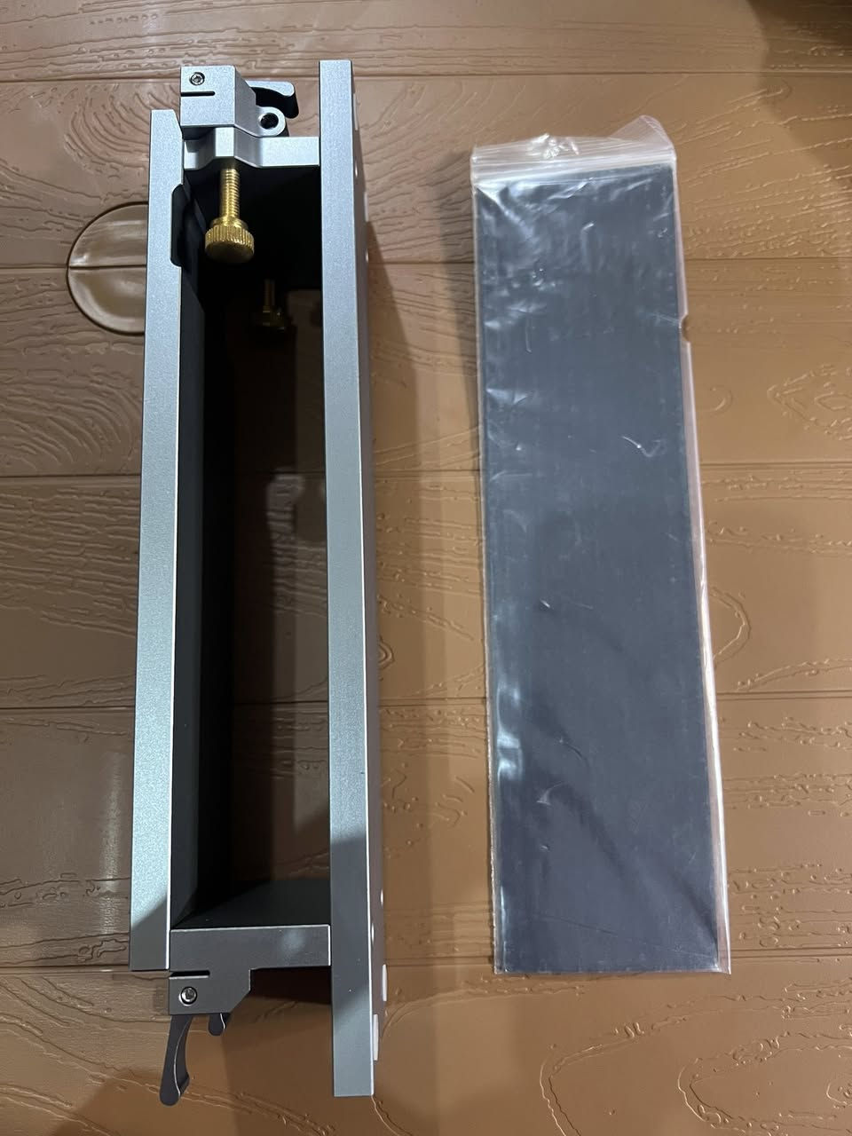 سلام عليكم شباب مستحد سكاكين وشفرات
 كيلون باب بصمة 
الي ايفيده حط سعر بما يرضي الله وبل عافية 
يوجد توصيل 
واتساب ***********
