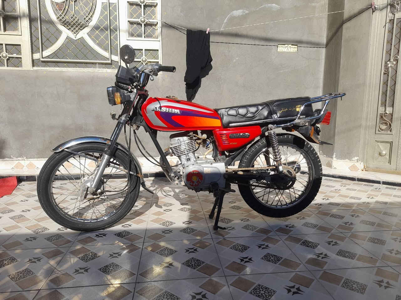 السلام عليكم اربعه كير ارشه اوراق  موديل ٢٠ جاهزه نقص الشاير الوره فقط سعر ٦٠٠ وبيه مجال  مكان الخاجيه ***********
