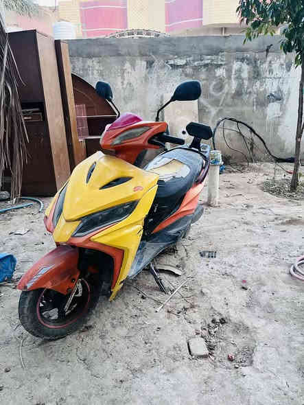 سلام عليكم خوان دراجة جامبوو موديل 23نضيفة كهربائيّة شغالة دراجة متروكة صلر 3شهر بيع كوم حديد 100الف ابمكان ديالى كنعان اتصل وبيك خير ودلل ***********
