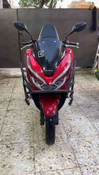 دراجة PCX جيل ثالث ياباني محرك 150 بيها اوراق كمرك ماشين بيها بس ما دا...
