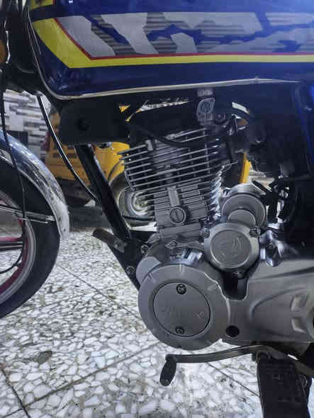 رحمه الوالديكم اقره المنشور زين لا تابرني ودكلي شبيها سلام عليكم دراجه موديل 2024 دراجه كفاله عامه ما حده صينيه مال زنجيل ب5 الف ودسك مال بريك فقط  دشبول تاب زنون بومه ام تبريد تايرات جدد محرك بلاد مال شركه 200cc السعر 725 بيها مجال بسيط حك جيه مكاني بغداد رئاسه مال عبيدي رقم *********** غير متواجد علفيس واتساب وتصل وبيك خير ودلل
