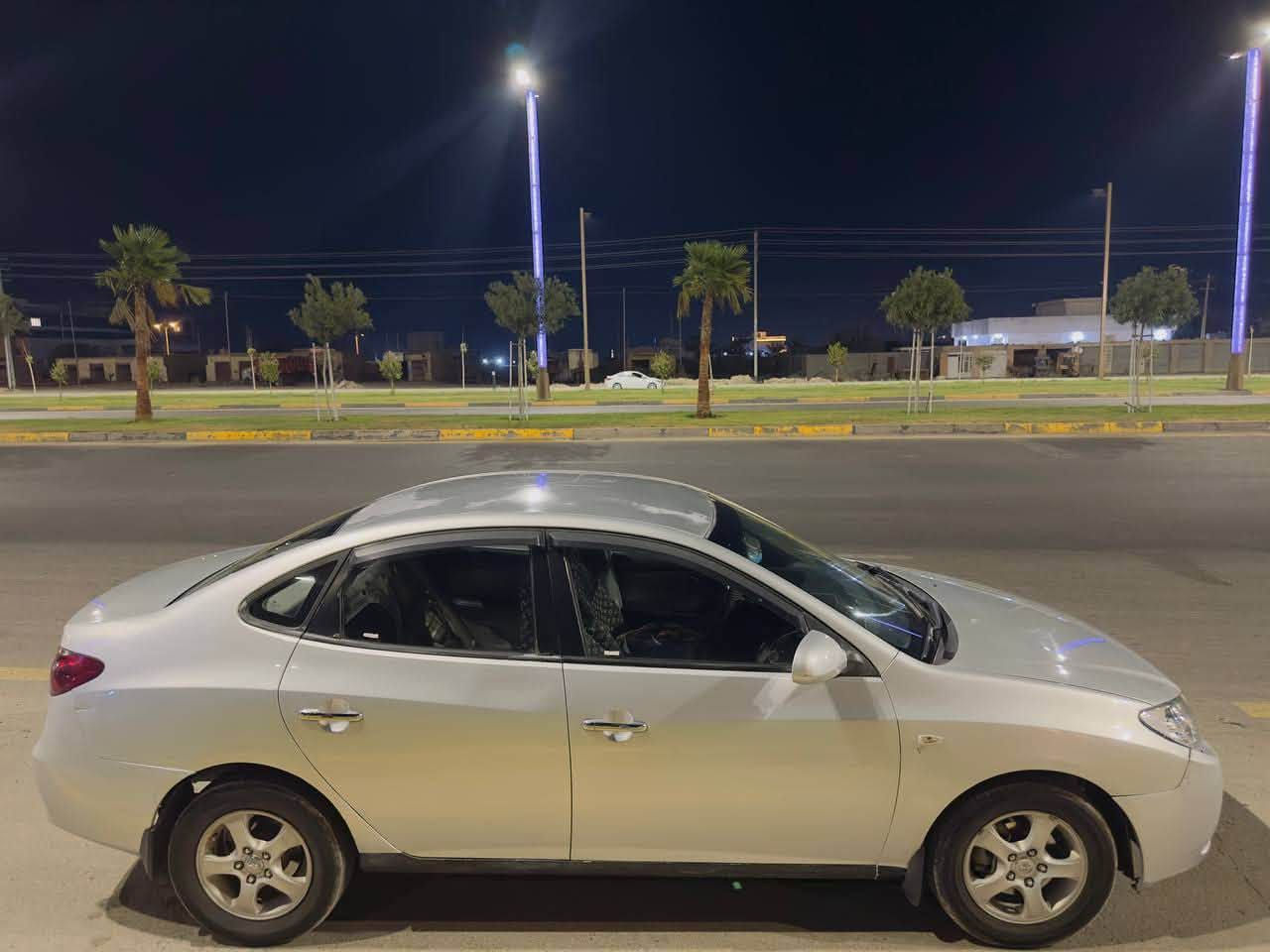 السلام عليكم افانتي للبيع
السعر 75 ورقه مال بيع  
 موديل 2007 
محرك 1600
تبريد شغال
شاشه 
كامرة 
صبغ حزام بدون دواخل 
قمارة بيه جراد بسيط الي مبين بالصورة
الصدر نص ونص 
السيارة بأسمي شرط تحويل مباشر
مكانها الانبار فلوجة 
رقم الموبايل *********** يتوفر واتساب
