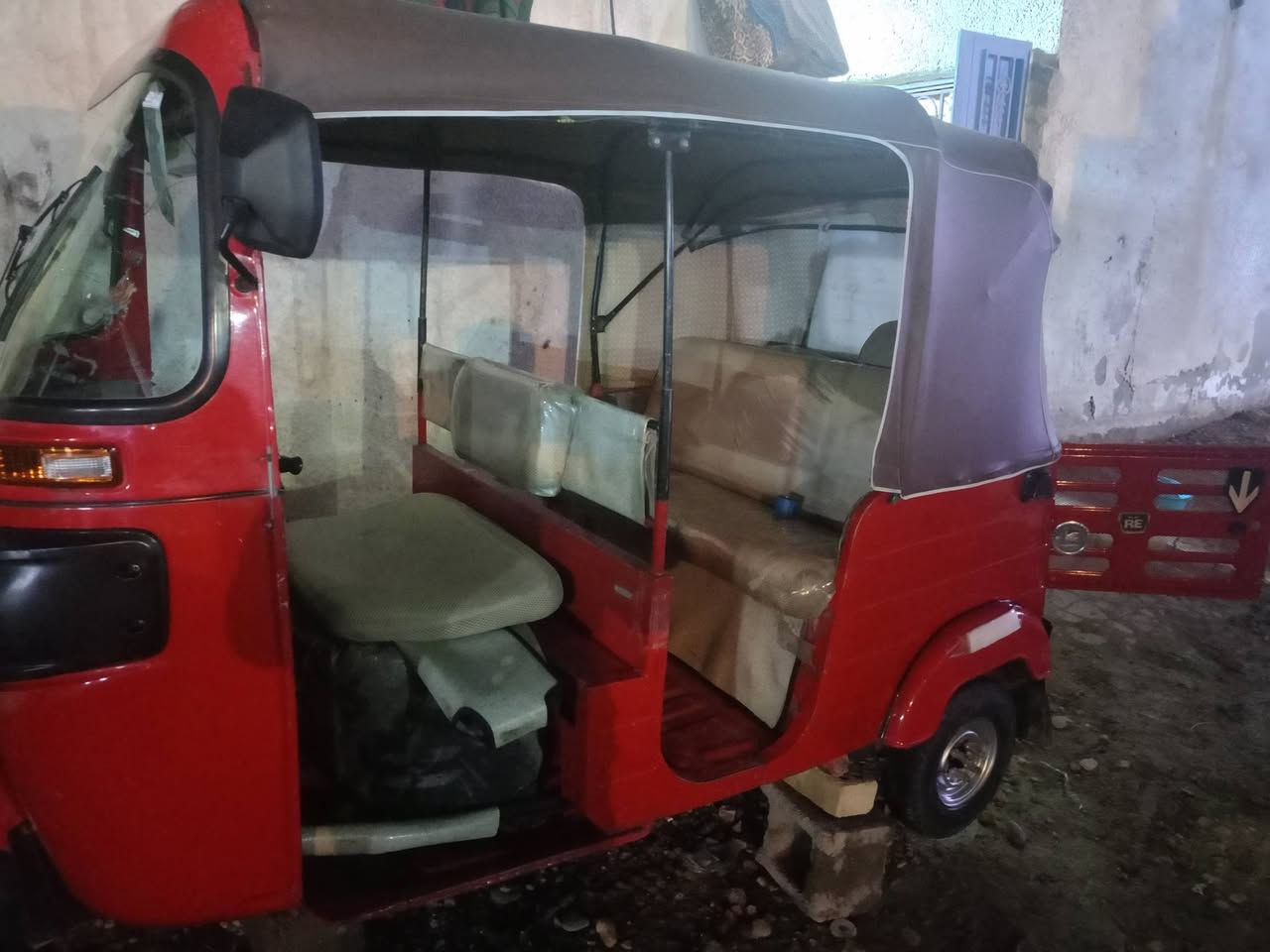 توك توك موديل 19 شهر الرابع رقم سنويه رقم بغداد البكان رشاد ما بيها اي صبغ بلاديه بيها طخات قليله لابرد وبيها ولاحار مكينه مفتوحه با سعرها الخاص ***********
