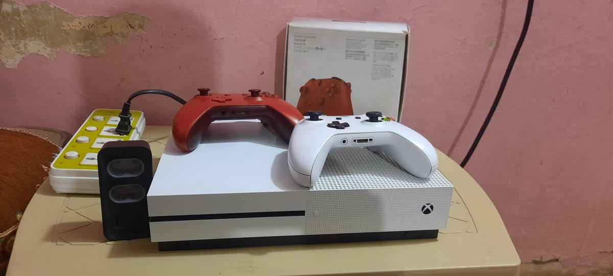 اكس بوكس وان اس ذاكره واحد تيرا جهاز نضيف مامصلح ولا مفتوح ويا ثنين جوستكات واحد اصلي كامل كل نقص مابي مراوس فقط ويه بلي فور سلم هم ذاكرته تيرا مامهكر مكاني بلديات


**إذا كنت صاحب هذا الإعلان وتريد حذفه لأي سبب، رجاءا أرسل رسالة إلى الدعم الفني**