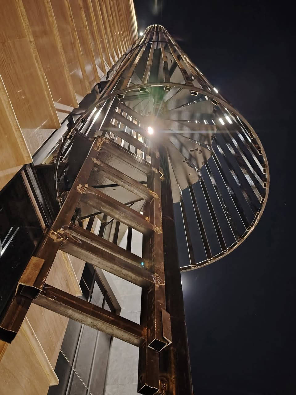 درج طوارئ للبنايات السكنيه والتجاريه عمل درجه اولى سعر المتر 225 مكان العمل حله وتساب***********
