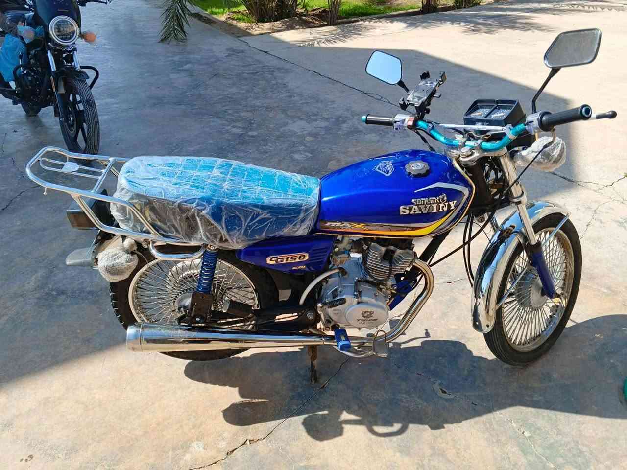 ماطور تايكر للبيع
النظافه فول الفول كلشي جاهز ومرتب وبي عقل مال فصلات يعني رياضي 
فقط بي دخن ازرك خفيف بس ما ضارو 
للبيع بسعر 350 وبي مجال  للتواصل 
***********
***********
