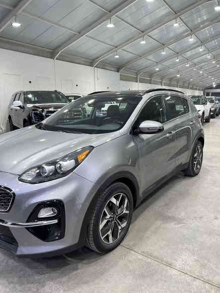 سبورتج موديل 2022 فول مواصفات 
السياره مفوله مواصفات بانوراما 
كشن جلد كهرباء 
ماشيه بس 37 الف ميل
بيه بس جاملغ امامي صبغ وبارد بلباب 
ضربته جدا بسيطه سطحيه 
وبعد بيه هواي مواصفات 
رقمه بغداد ومكانه بغداد 
رايده 195 ورقه وبيه مجال بسيط 
رقمي للتواصل ***********
