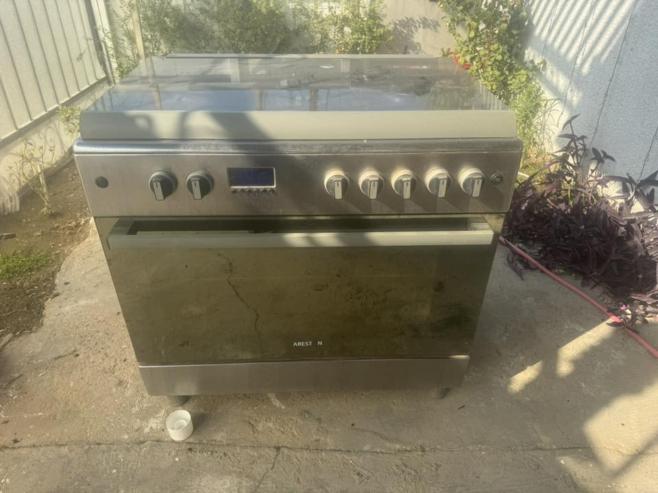 طباخ خمس عيون للبيع شغال ونظيف مابيه اي عطل وعيونه زركه وصناعته ايطاليه
Areston
*********** المكان حي الجهاد ورايده ١٥٠
