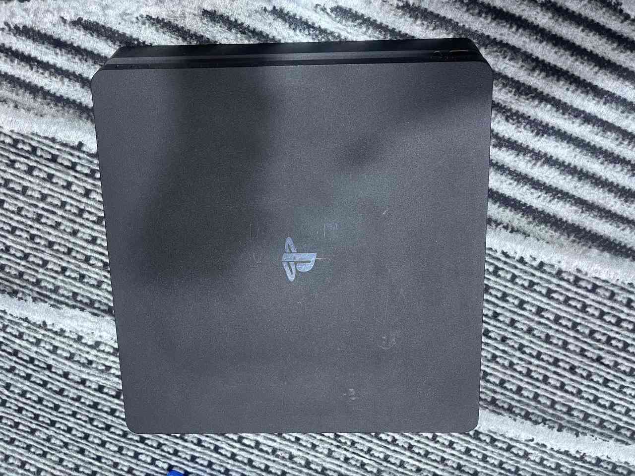 بلايستيشن 4 نظيف وجاهز 🎮
💾 مساحة التخزين: 500GB (نص تيرا)
📦 الجهاز بحالة ممتازة، شغال 100%
🎮 4 أجهزة تحكم أصلية
💿 ويا الجهاز ألعاب (GTA V + Horizon)
🔌 جميع الأسلاك موجودة
🧼 استخدام نظيف وما بيه أعطال
واتساب ***********
