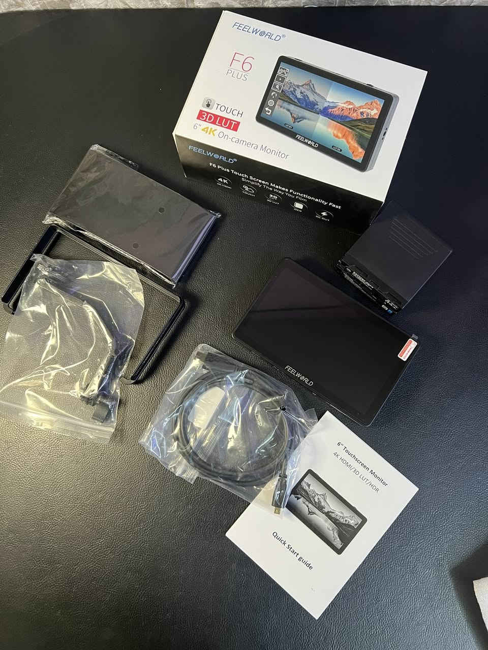 تُعد شاشة FeelWorld F6 Plus 
6 بوصة) شاشة ميدانية احترافية وخفيفة الوزن مصممة لصناع المحتوى والمصورين. تتميز بدقة عالية وشاشة لمس تدعم إدخال وإخراج الفيديو بدقة 4K
مداخل الفيديو: تدعم مدخل ومخرج \(4\text{K} \text{HDMI}\) (بلا تأخير).دعم الـ LUTs: إمكانية تحميل ملفات تصحيح الألوان الاحترافية (3D LUTs) عبر منفذ بطاقة الـ SD.الوزن: خفيفة للغاية (تزن حوالي 235 جراماً فقط) مما يجعلها مثالية للتركيب على الكاميرات والمثبتات (Gimbals).شاشة اللمس: تدعم الإيماءات (الضغط والسحب) للتحكم السريع في الإعدادات، السطوع، والتباين.ذراع الإمالة: تأتي مع ذراع (Tilt Arm) يتيح لك تدوير الشاشة \(360\) درجة وتثبيتها بسهولة على حامل الكاميرا جديد غير مستخدم مع بطاريه مع شاشه 
السعر 225 الف ***********
