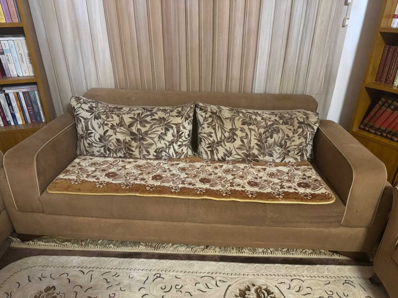 تخم للبيع 2 صغار ، 1وسط ، 2كبار
نظيف وقوي 450 وبي مجال 
للتواصل ***********
