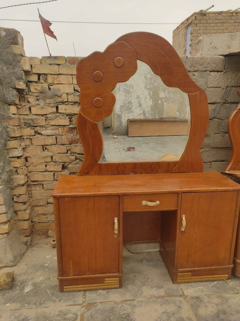 السلام عليكم غرفه مستخدمه السعر على رقم التلفون ***********
