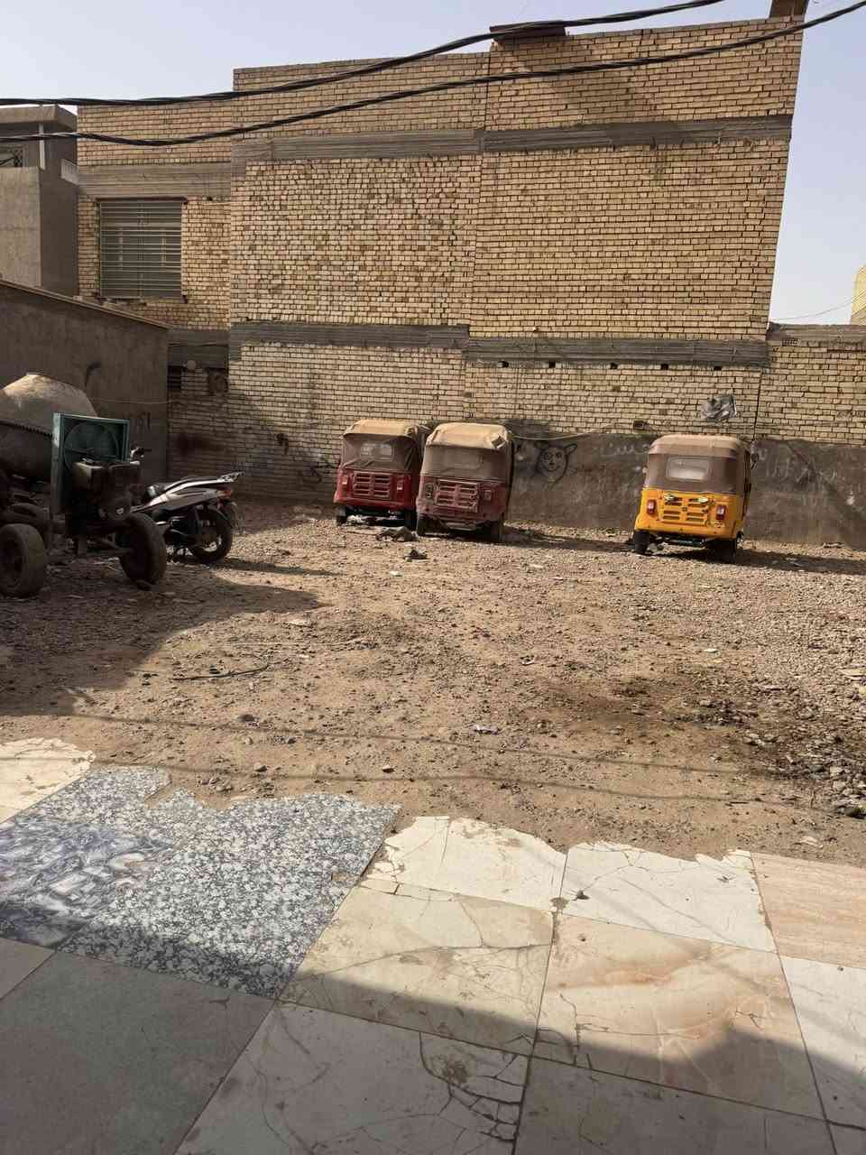 السلام عليكم كراج كامل للبيع بغداد ***********

