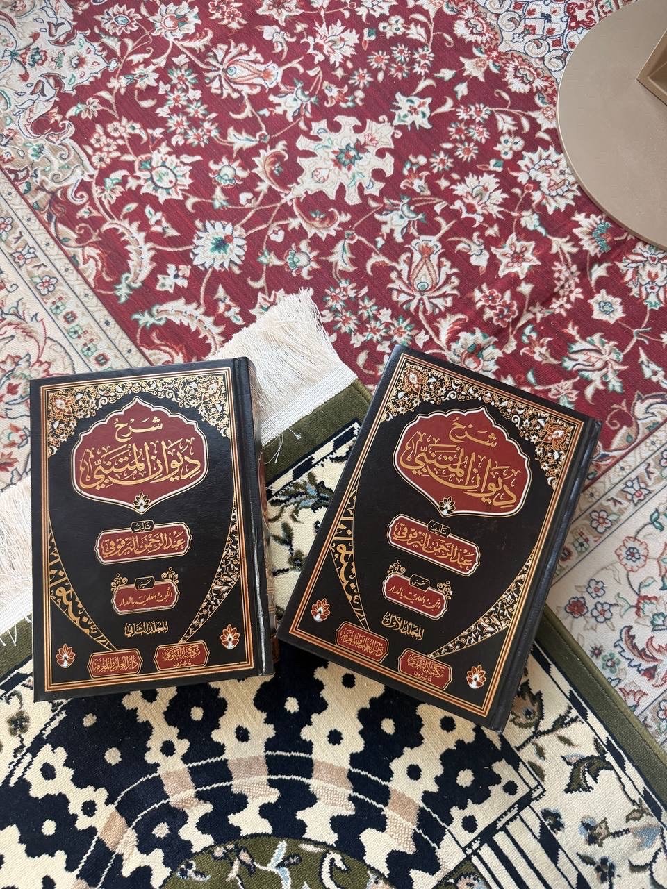ديوان المتنبي جزئين 
السعر 23 
توصيل 4