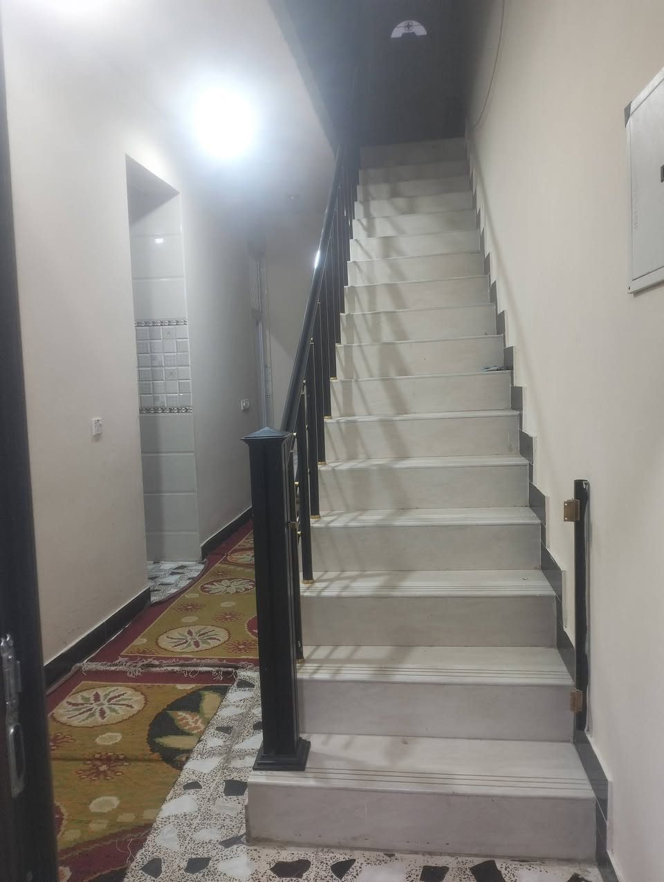 بيت للبيع في باب الدرب 100 متر طابق واحد والطابق الثاني بي حمام وغرفه مامسكفه بناء حديث درجه اولى. قرب مدرسه مريم جدا قريب السعر مناسب كلش قريب عالشارع العام
***********
