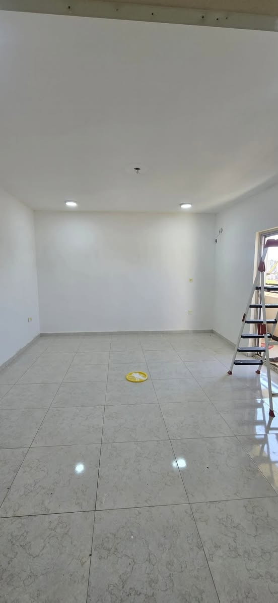 السلام عليكم يوجد شقه مجمع الزهور 125متر طابق 4 واصل منها 28مليون سعر 60.
***********👉وتساب 
***********👉اتصال
