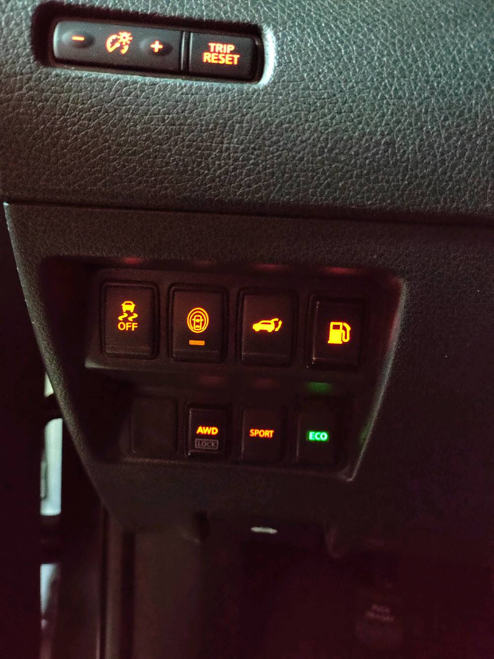 نيسان روج 2019 SV
ماشية 50،000 حقيقي

المكينة 4 سلندر 2500 دوش المرغوبة
 
الضرر بونيد مبدل + باب النفر الخلفي بيه شخط

شاصي و دواخل سليمة

ايرباك ستيرن مبدل اصلي 

المواصفات : 

بصمة + تشغيل عن بعد 

كرسي سائق كهربائي

شاشة بيها اندرويد اوتو وابل كار بلي 

 كاميرا خلفية 

تبريد شاشة

تدفئة مقاعد

رادار امامي وخلفي 

تحديد مسار 

نقطة عمياء 

قطعتين تبريد 

صندوق كهرب وبحركة القدم 

اشارة وهيتر بالمراية 

ليد نهاري + كشاف ضباب 

تحديد مسار + تحكمات ستيرن 

مثبت سرعة 

وضعيات قيادة سبورت + ايكو  + نورمال 

طخم تاير جديد

كوبون بانزين  
