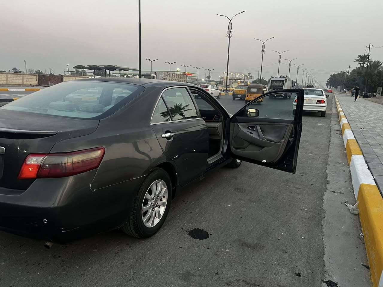 السلام عليكم ..،كامري 2007
رقم بغدادبأسمي
مكينة 2400
وارد السيارة حادثه خلفي الصندوق
تابرات صدر نطيف
محرك جيد 
الللون فيلي السبارة شويه جارده ماصابغه 
العنوان بغداد البلديات 
السعر (90 )وبيه مجال
***********
