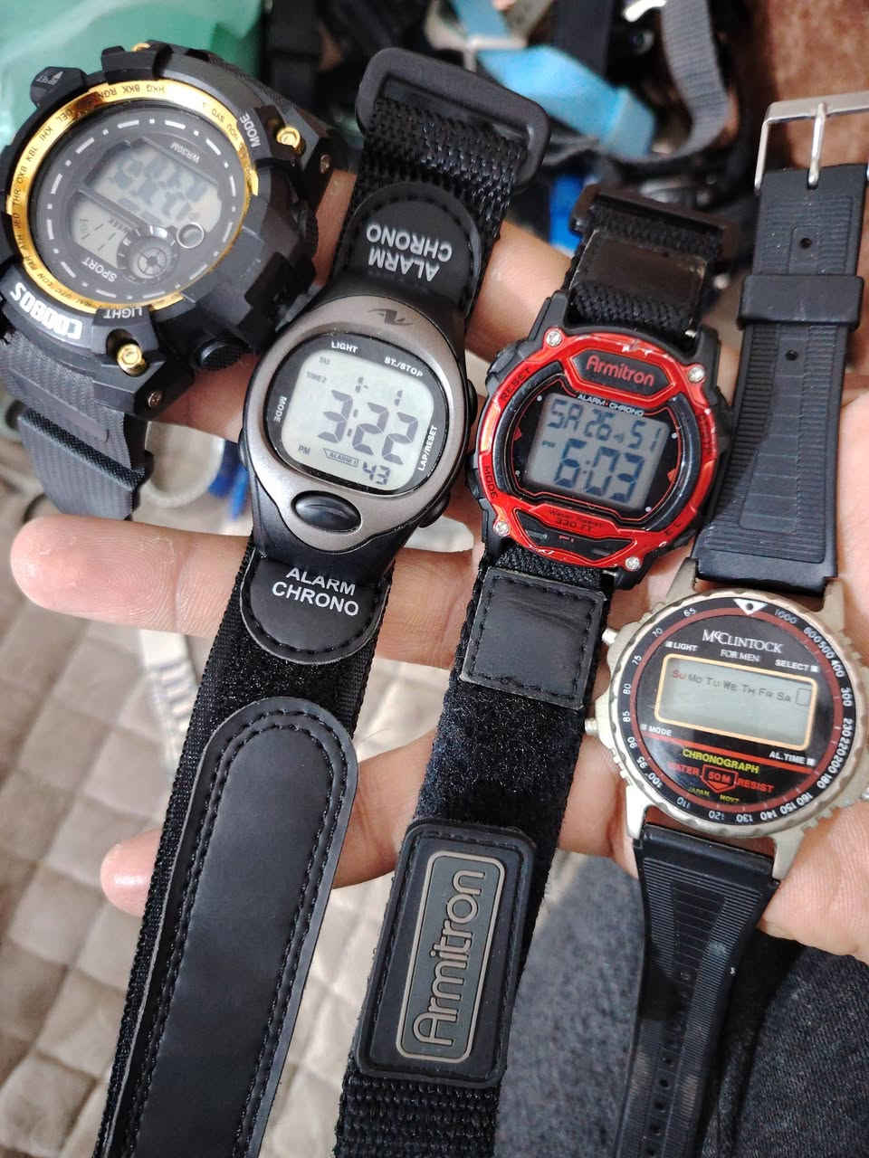 السلام عليكم ورحمة الله.. شلعة ساعات بالة عدد ٢٨
ملاحضة البيع شلع فقط .
سعرهن مناسب انشاء الله 
للتواصل خاص او   واتساب***********
