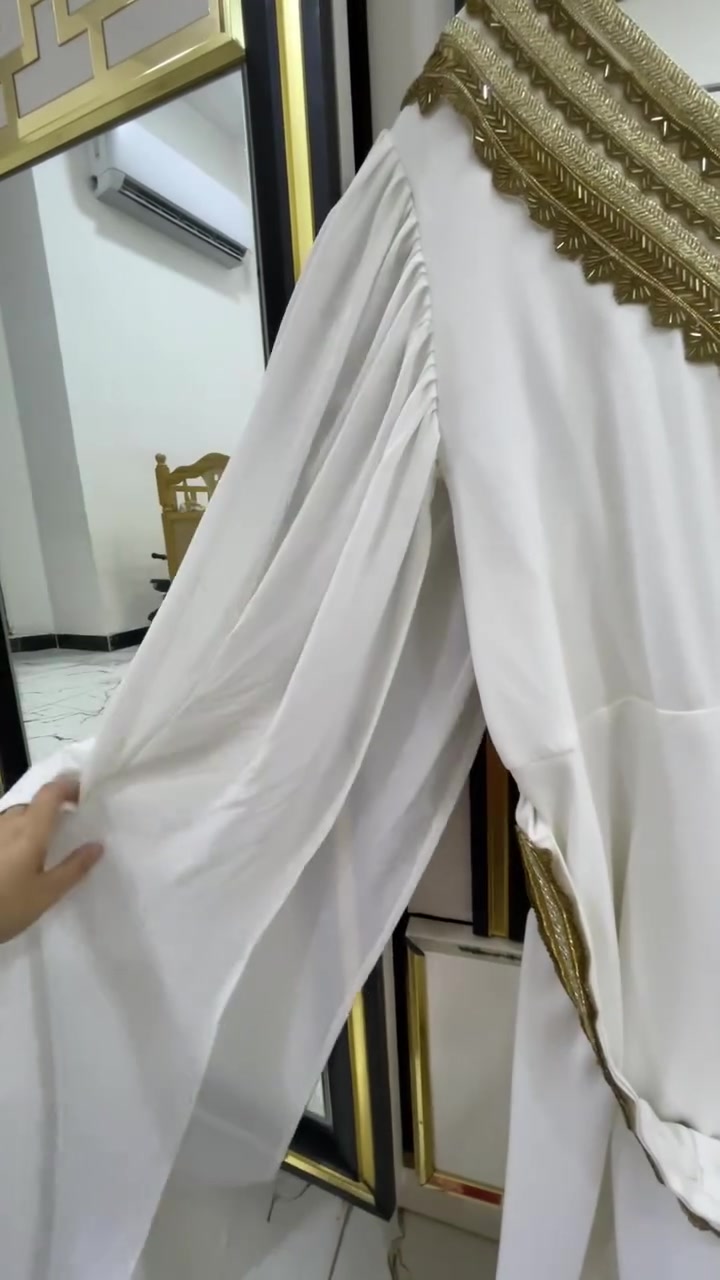 السلام عليكم بنات هاي الدراعه او المخور ماخذتها من الشيخه من بغداد ب٣٠٠ الف لبسه وحده فقط بعدها بالجيس اريدها ب١٠٠ مكاني بالحله 🌹


**إذا كنت صاحب هذا الإعلان وتريد حذفه لأي سبب، رجاءا أرسل رسالة إلى الدعم الفني**