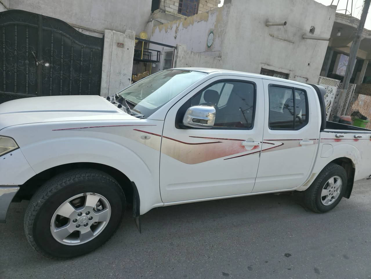 نيفاره 2014 اربيل سنويه منتهيه من 2019 باسم شركه والشركه مطلوبه ضريبه وعندي بيهه وكاله عامه 
سياره ماشيه 188 الف مكينه وگير كفاله برغي مامبدل بي 
بي بارد بالچاملغ الخلفي وباب الخلفي بالصوره ضربه صغيره
طخم تاير برجستون اسبير مال شركه حداديه جديده كل شي شغال بيهه 
للبيع لحم على باريه غفل 95 
***********
مكاني البصره
