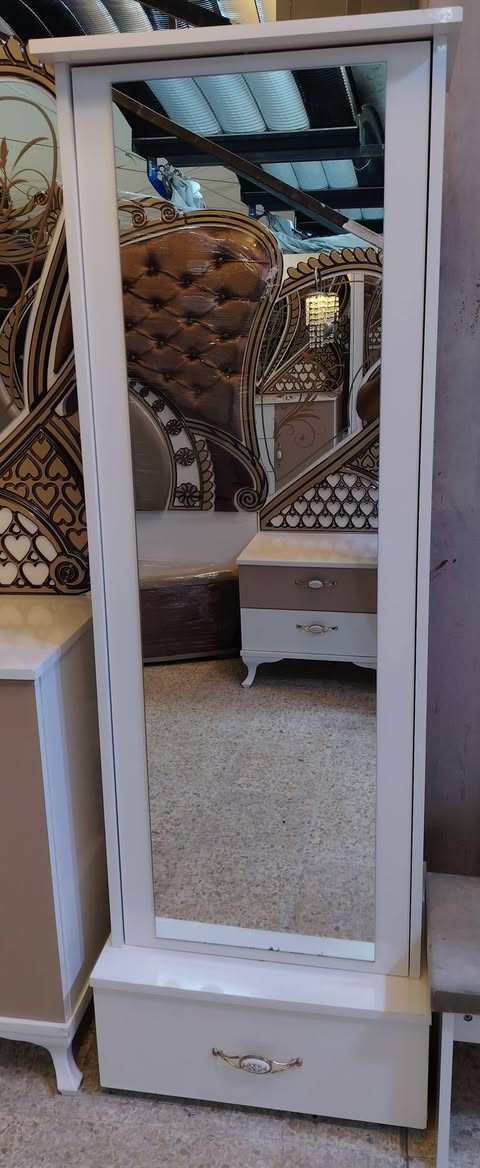 معرض مهند البجاري لبيع وشراء الغرف النوم التركي المستخدم والجديد لدينا غرفه نوم تركي صبغ حراري نظافه 95% عنوان المعرض موصل حي البكر قرب شارع الاطباء طول الكنتور 4 امتار سعر الغرفه اي استفسار على الخاص( 1,050) ***********

