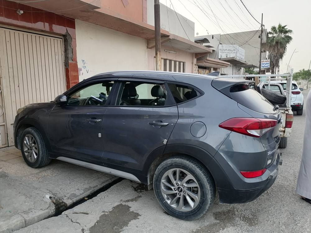 سيارة توكسن موديل 18 شرعي موصل 
نظام تشخيص العطل عن طريق الشاشة 
ضرر الدعاميه فقط 
لايوجود صبغ 
تبريد قطعتين 
نفس الكود سيارة كامل 
محرك-كير غير مفتوح 
للسعر  والاستفسار اتصال ***********
***********
