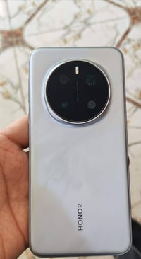 هونر ماجك 7برو • قليل الاستخدام • لاصق الشركة