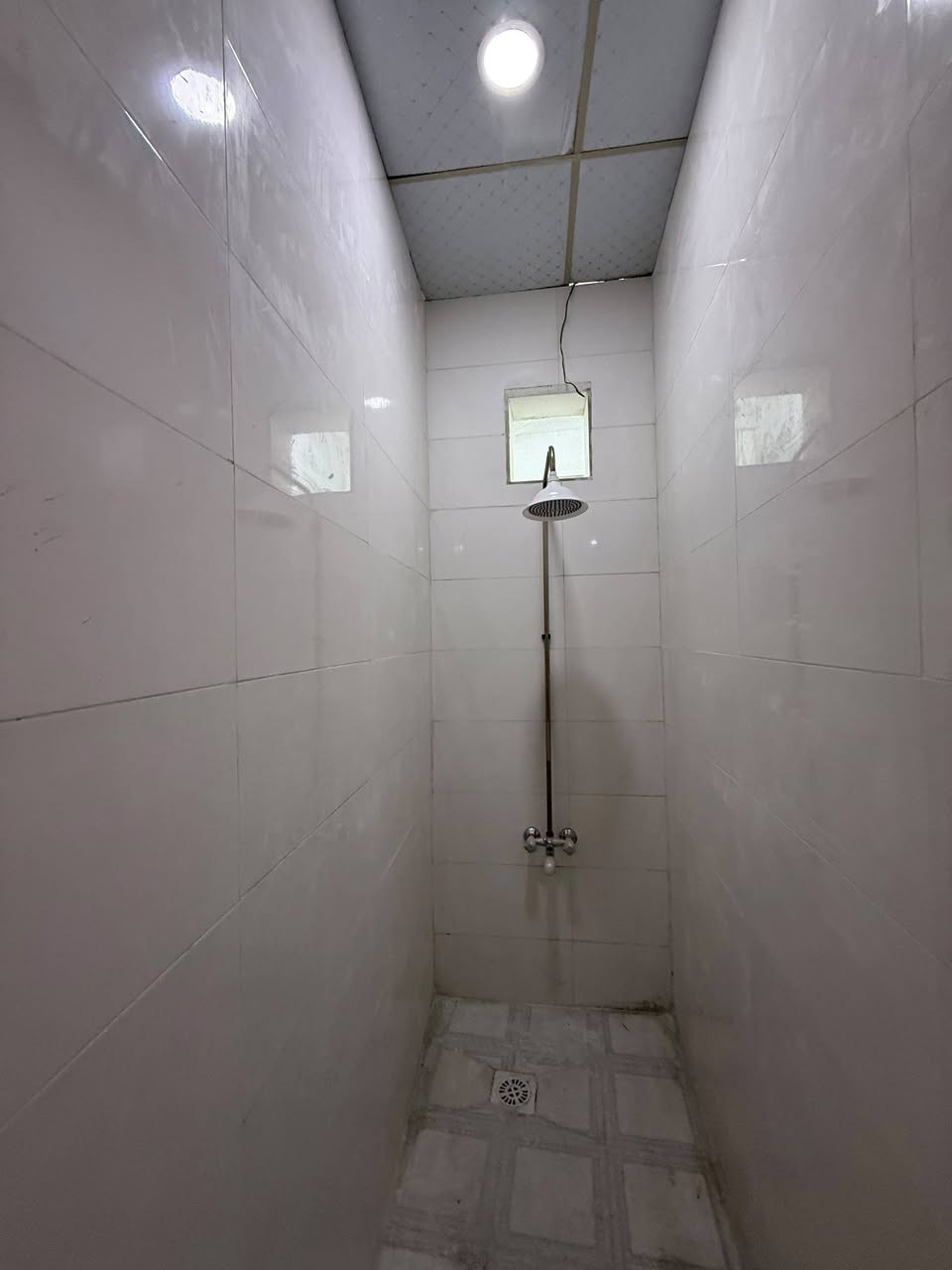 أسعد ألله أوقاتكم بكل خير 🏠
اللاستفسار ***********
توفر دار سكن لبيع
ألمساحه 95 م 
 شارع تبليط 10 م

جميع الخدمات متوفره
مدارس قريبه عليك + ماء + كهرباء + 
محتويات البيت
دوانيه 
صاله
مطبخ
غرف منام عدد1
صحيات
سكف سندويج
نوع العقار : طابو ملك صرف زراعي 

العنوان : أبي الخصيب طريق الوصطي قريب مدارس طيور الخصيب الاهليه 

سعر 35 وبي مجال
اللاستفسار ***********
