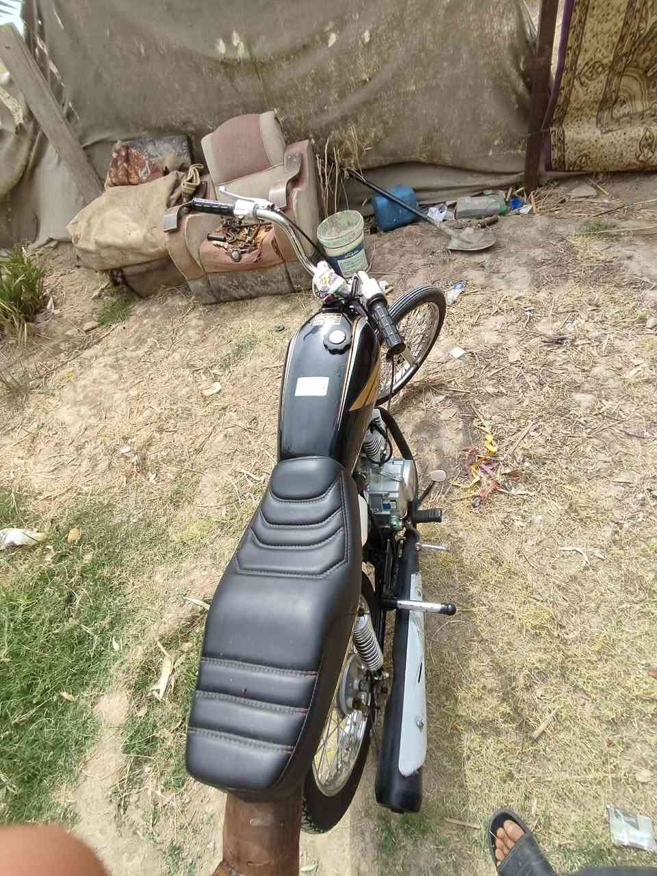 السلام عليكم دراجة كلك مكفولة عن السرقة محرك انتنس برغي مامفتوح مكاني حي الامين ب650وبيهم مجال لو مراوس بماكس نضيفة‏‪0784 507 3701‬‏
